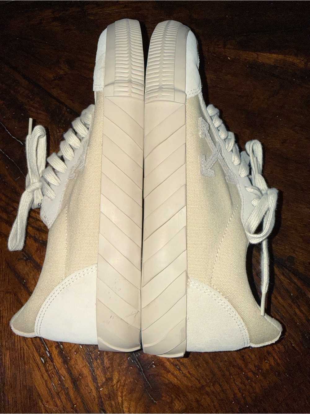Off-White Low Vulcanized Sneakers - Men's US 10 /
EU 43